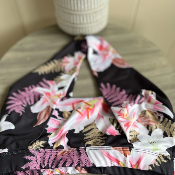 Lilly bikini/sports bra - Picture 2 of 6